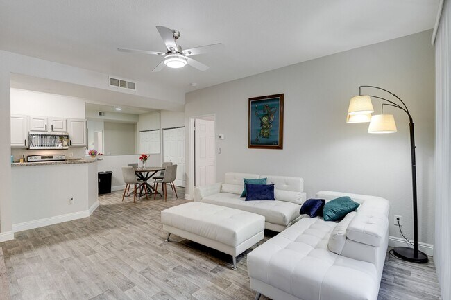 Foto del edificio - FURNISHED 2 BED 2 BATH NEAR LAS VEGAS STRI...