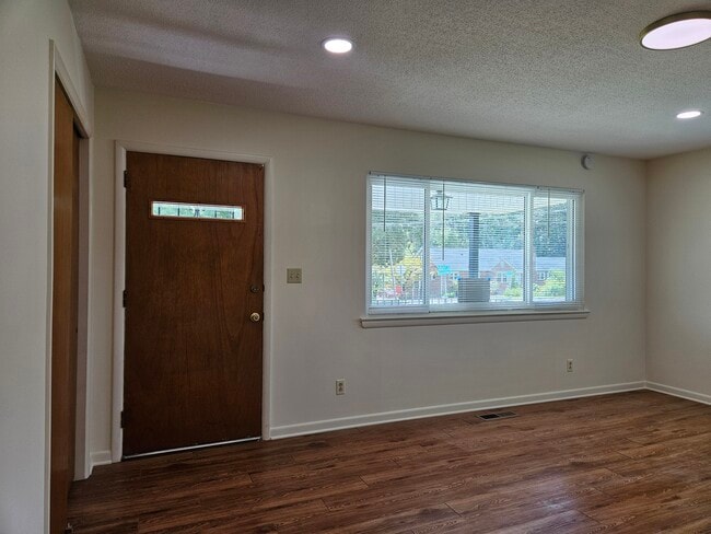 Building Photo - 303 S Germantown Rd