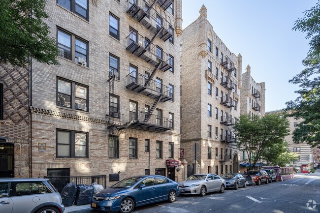 Building Photo - 831 W 181st St