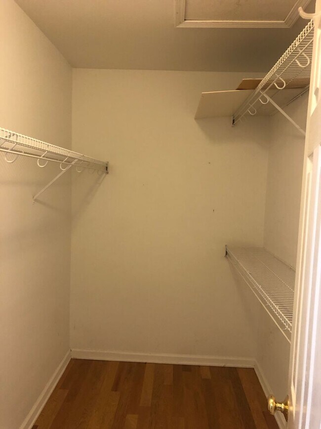 Foto del edificio - Greenville, 3BD/2.5 plus bonus, 1839SF