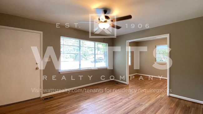 Foto del edificio - Comfortable 3 Bedroom/1 Bath Home in Fores...