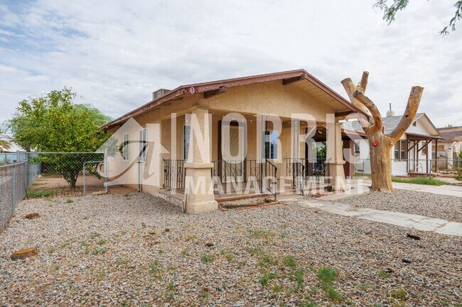 Building Photo - NO HOA Home in a Great Location