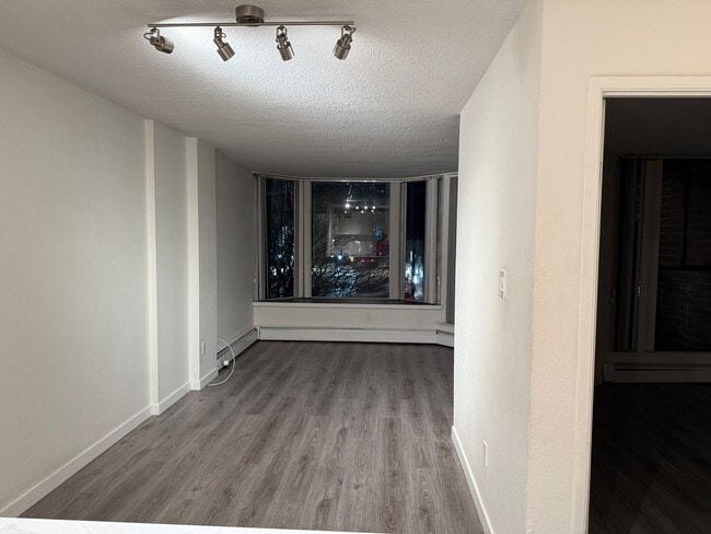 Building Photo - 950 Drake St