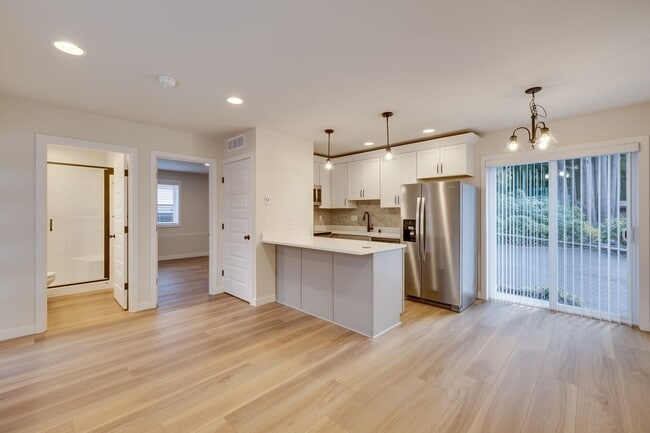 Building Photo - Brand New 1 Bedroom on Martha Lake!