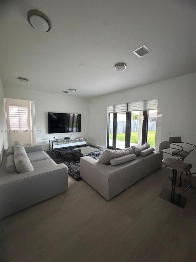 Foto del edificio - 14651 SW 21st St