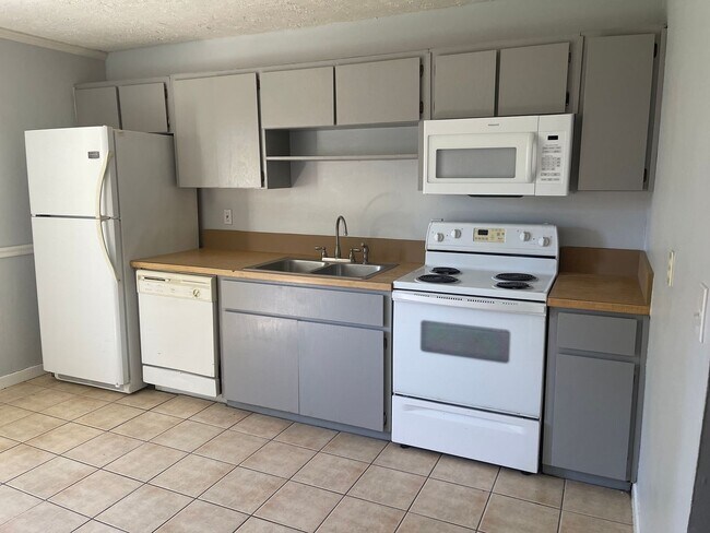 Foto del edificio - 2/1 Townhome close to shopping