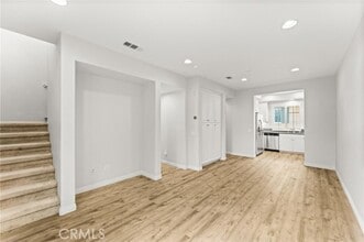 Building Photo - 64 Full Moon