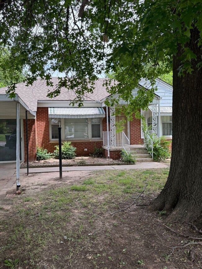 Foto del edificio - Charming 3-Bedroom Home in Quiet NW OKC Ne...