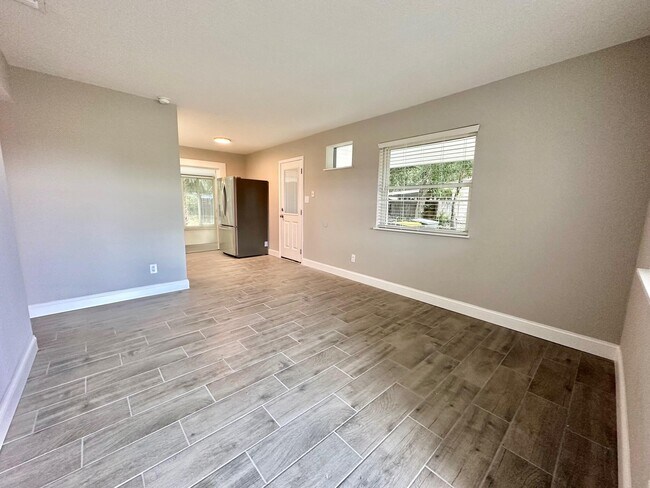 Building Photo - 113 Robinwood Dr SW
