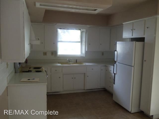 Building Photo - 2 br, 1 bath House - 214 & 1/2 W. Berry St