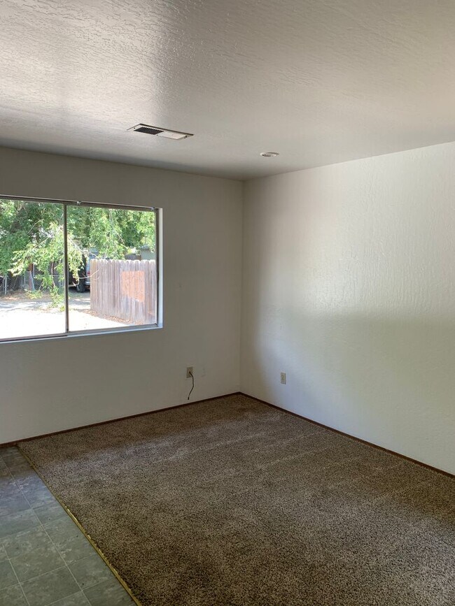 Building Photo - 1132 Hobart St