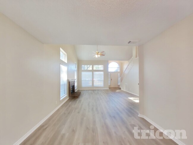 Building Photo - 305 Meandering Way