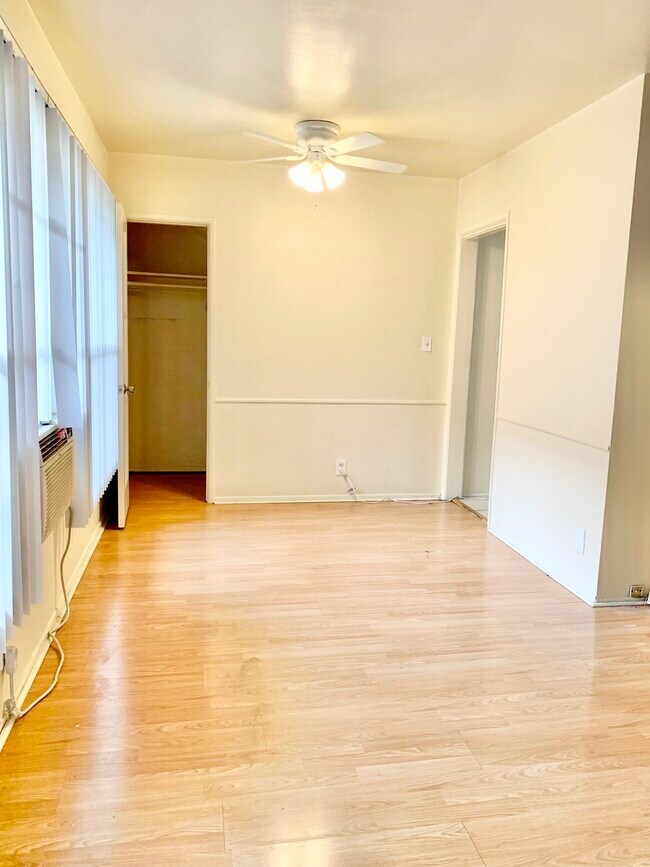 Building Photo - 5757 Willowcrest Ave