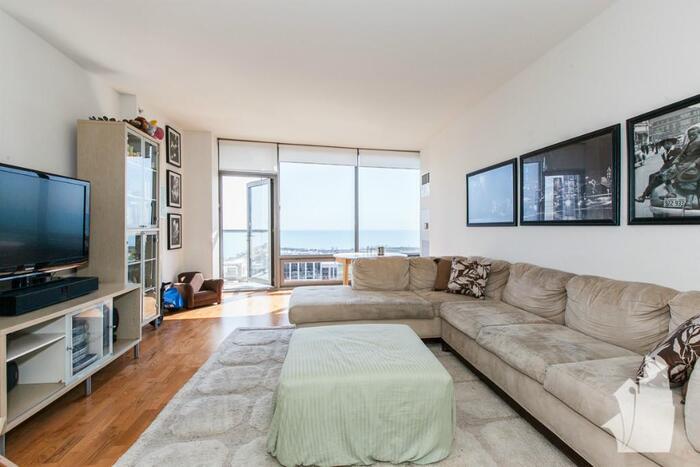 Foto principal - 110 E 14th St