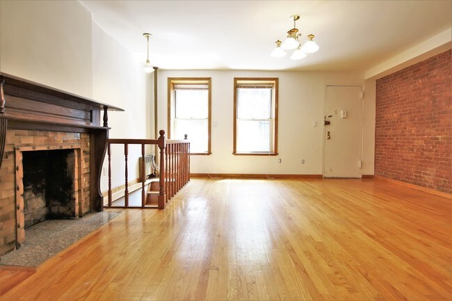 Building Photo - 329 W 84th St
