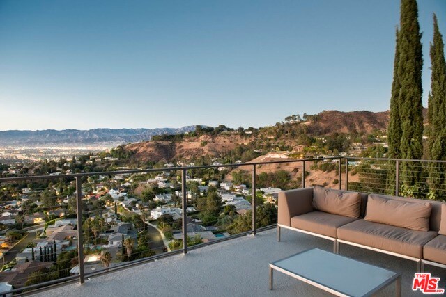 Foto principal - 8167 Mulholland Terrace