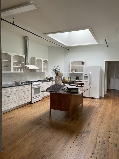 Kitchen - 811 W 2nd Ave