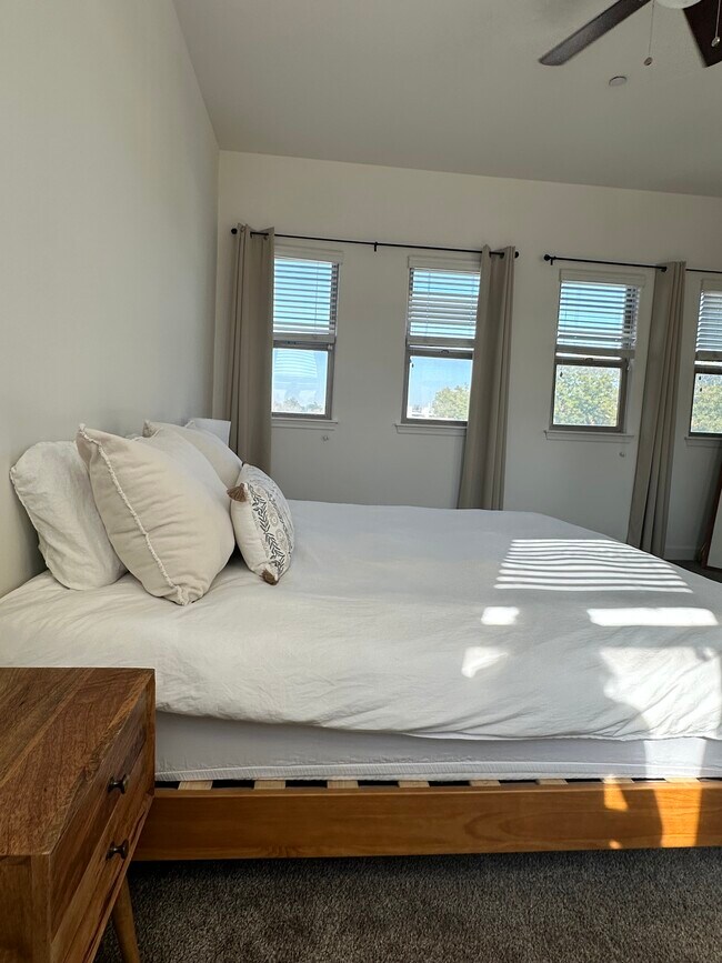 Foto del edificio - 505 W 6th St