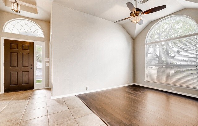 Foto del edificio - 4-BEDROOM HOME IN LAKESIDE