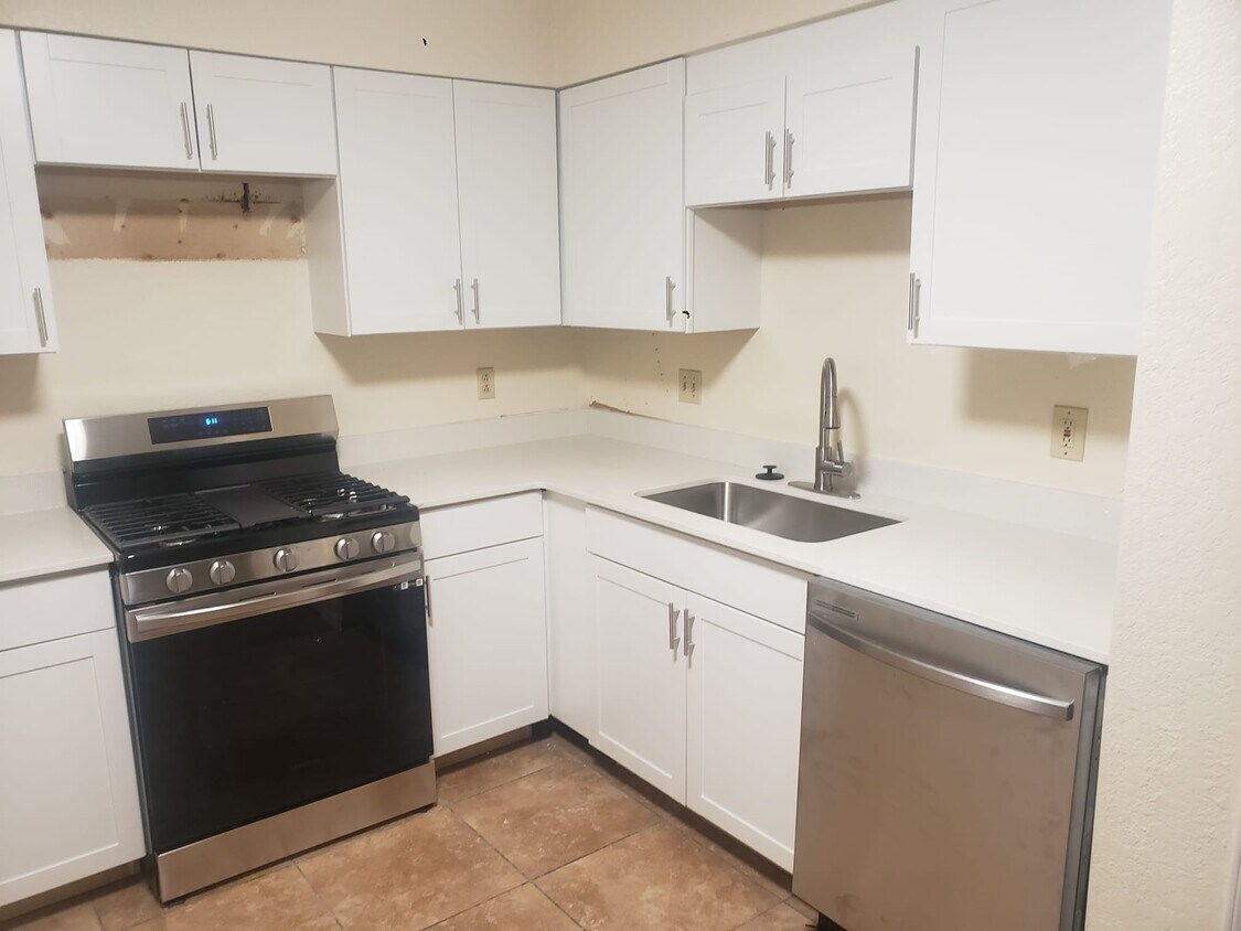 12113 Menaul Blvd NE Unit 4, Albuquerque, NM 87112 Apartments in