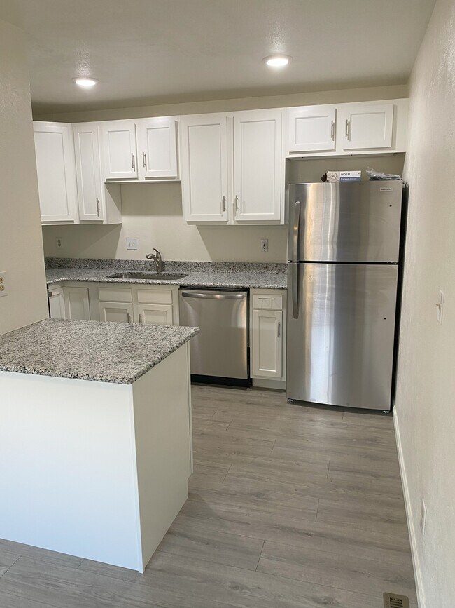 Building Photo - 419 Bimson Ave