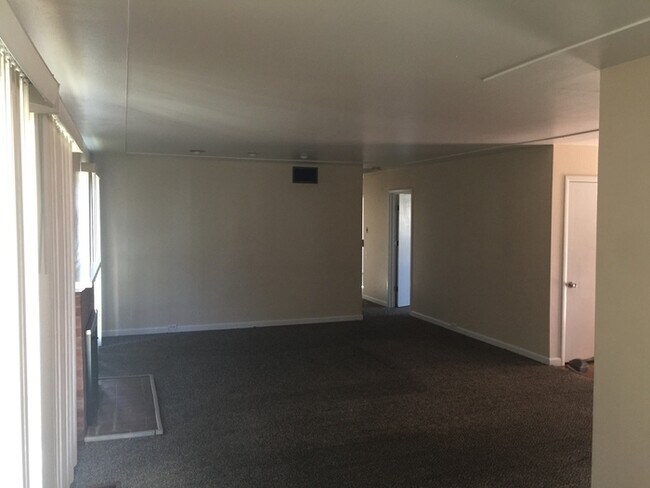 Building Photo - Clean North Stockton 3 Bedroom 2 Bathroom ...