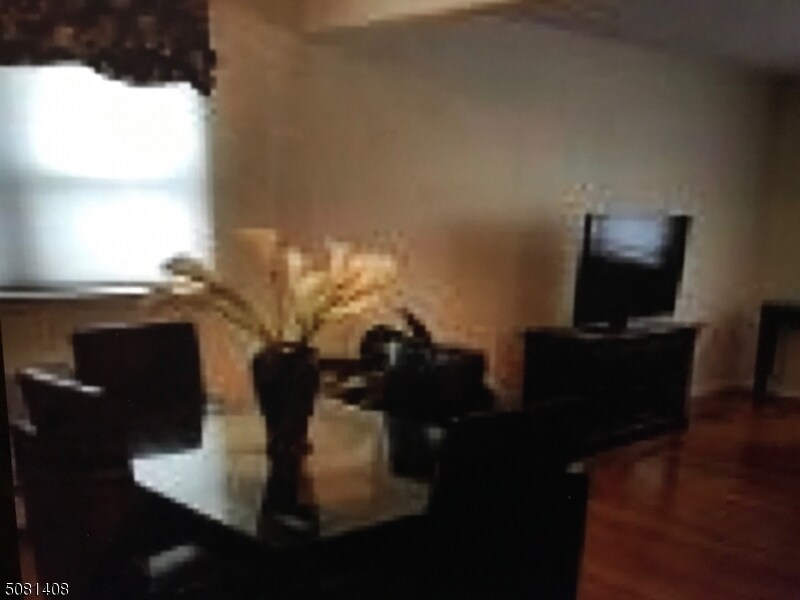 Building Photo - 12 Hausmann Ct