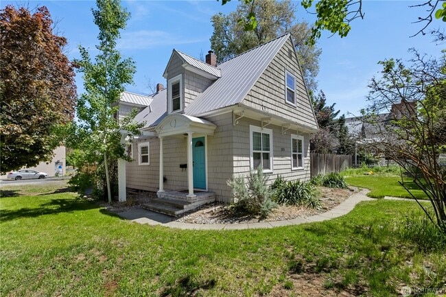 Building Photo - 205 S Division St