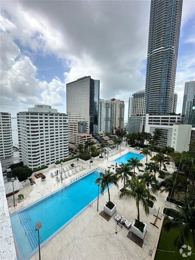 Building Photo - 950 Brickell Bay Dr