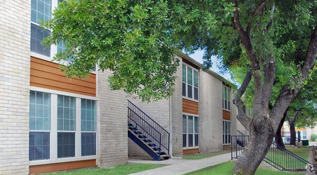 Building Photo - Hilltop Oaks