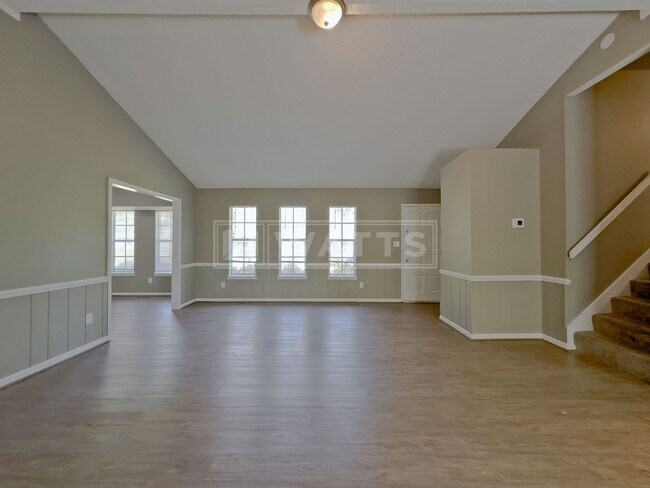 Foto del edificio - 3-Bed, 2-Bath Split-Level Home in Alabaster