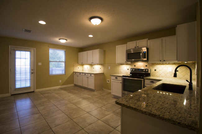 Building Photo - ***Wheeler Ridge*** Newly Remodeled Home J...