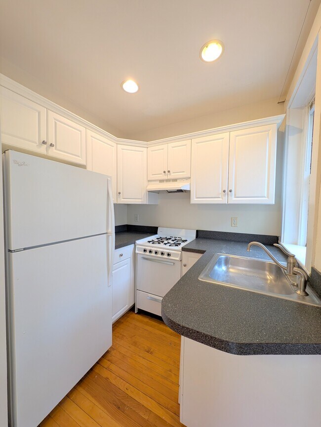 Building Photo - 331 Harvard St