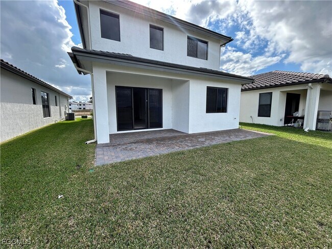 Building Photo - 5835 Cassidy Ln