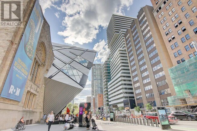 Photo du bâtiment - 200 Bloor St W