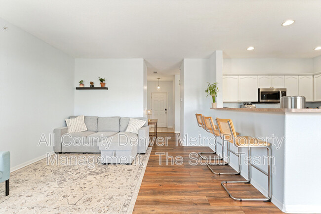 Building Photo - 8427 S Hoyt Way