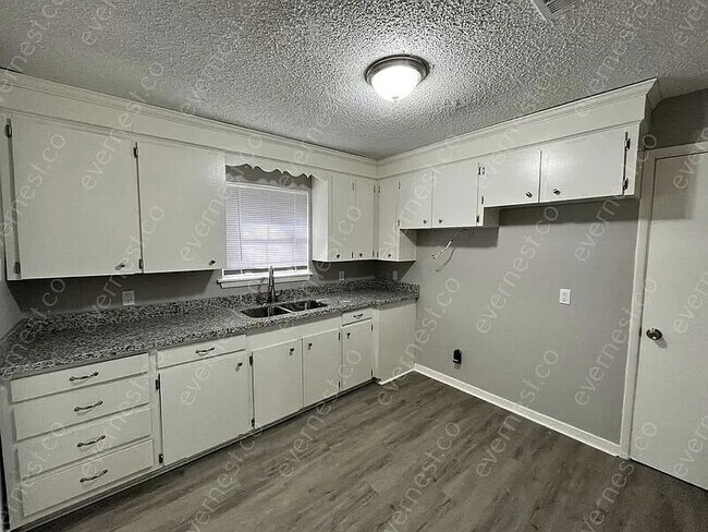 Foto del edificio - 315 Iris Ave