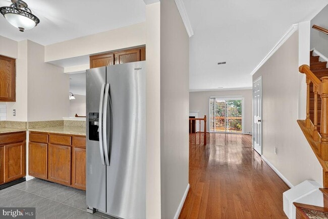 Building Photo - 6076 Heatherwood Dr