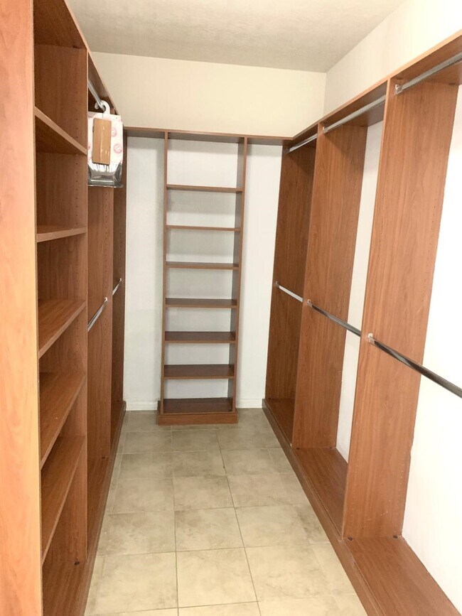 Foto del edificio - 16523 Terrace Hollow Ln