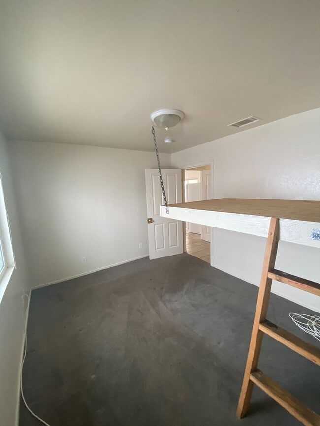 Building Photo - 6671 Del Playa Dr
