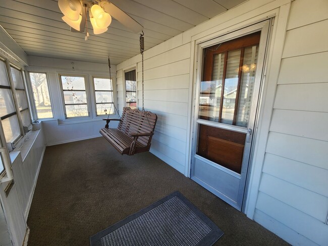 Building Photo - 1 Bedroom House Near Shopping, Parks and Little League Field