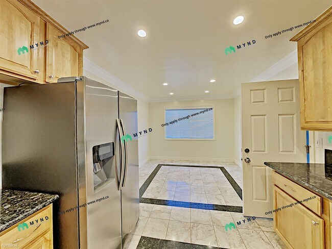 Foto del edificio - 4910 Elmwood Dr