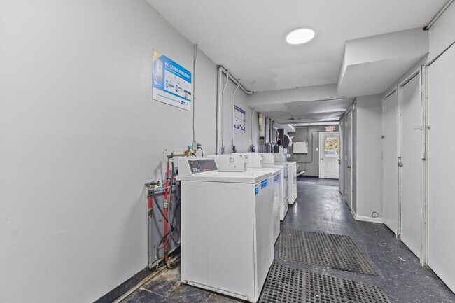 Foto del edificio - 5936 Radnor Rd