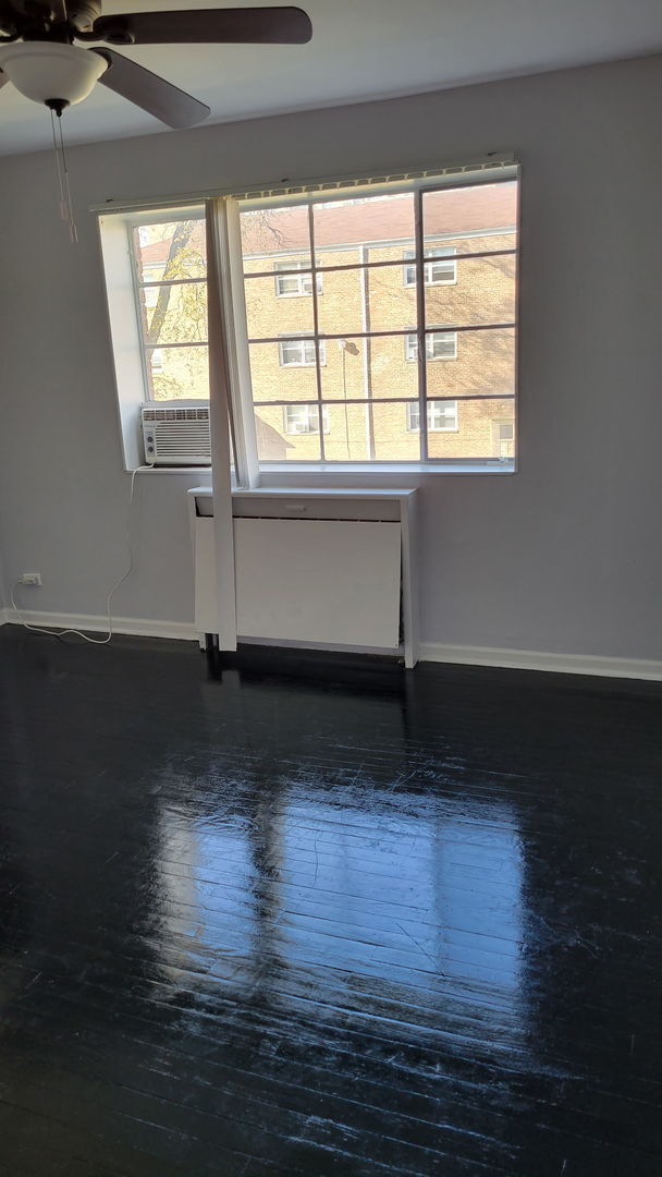 Foto del edificio - 747 E 84th Pl