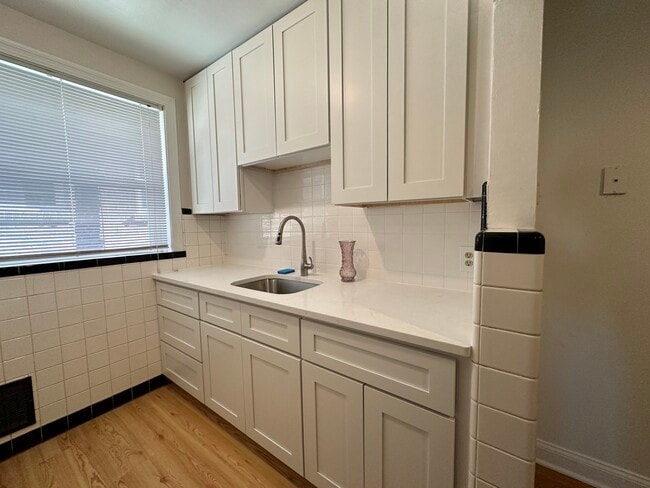 Foto del edificio - 6372 Sutherland Ave