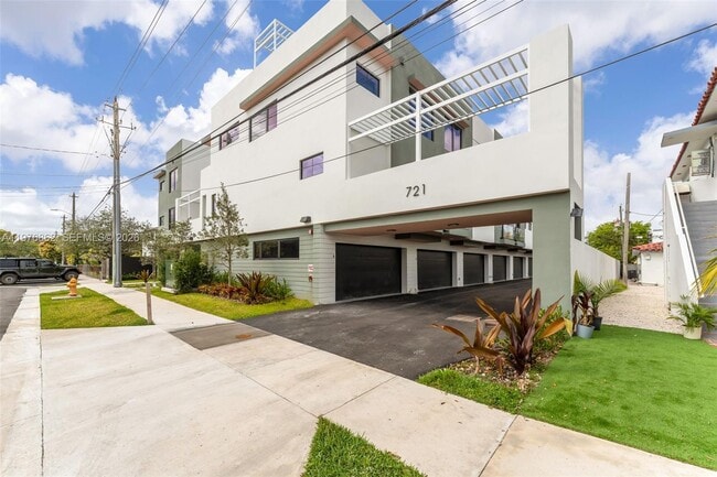 Foto del edificio - 721 SW 11th St