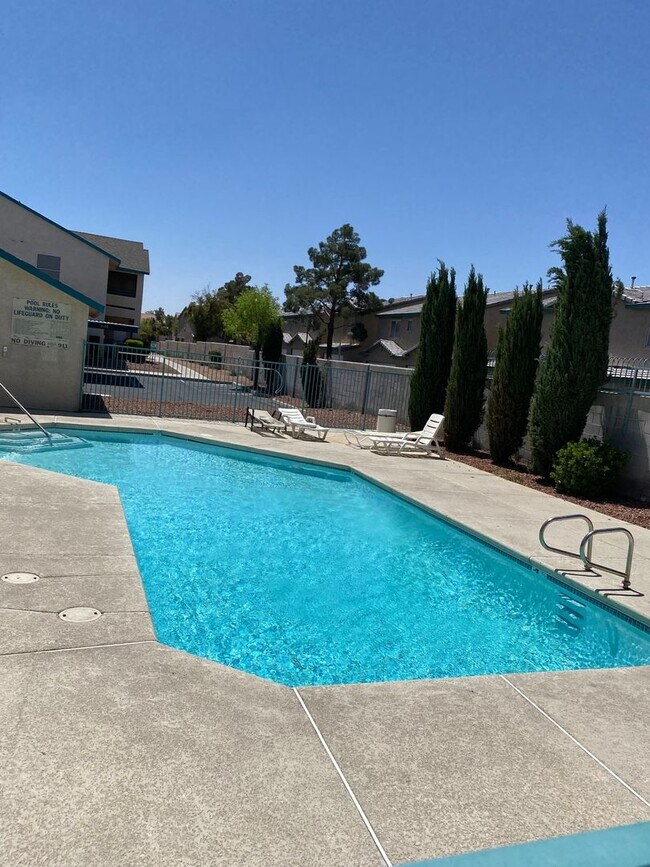 Foto del edificio - Adorable 2 bedroom 2 bath condo on the fir...