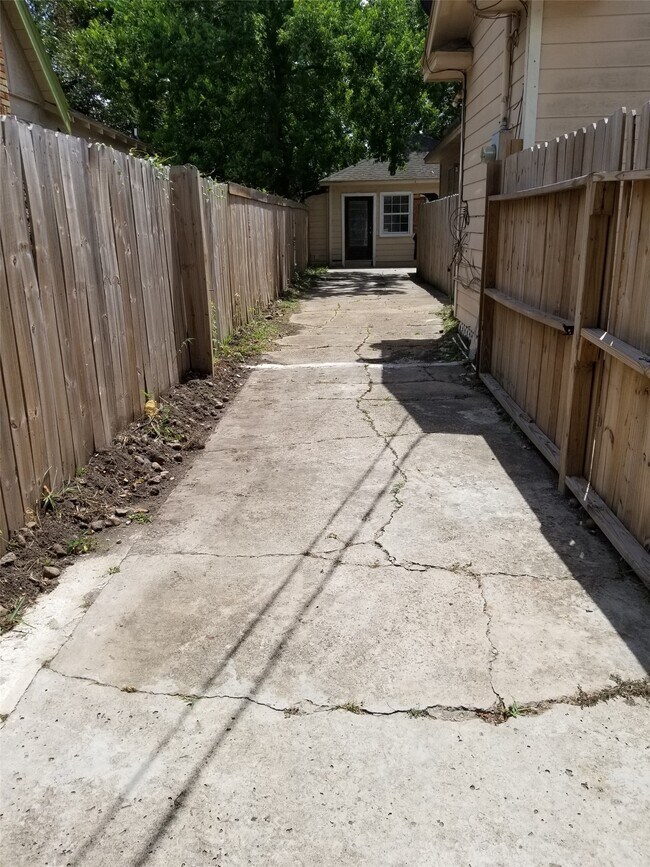 Foto del edificio - 4714 Sharon St