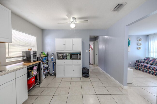 Building Photo - 4210 E Sandalwood Cir S