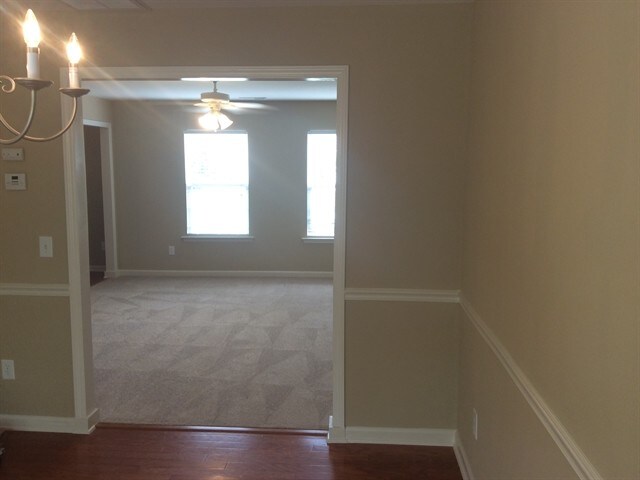 Building Photo - 1003 Golden Crest Dr